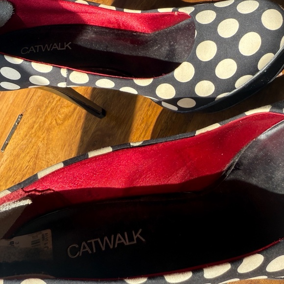 CATWALK Polka dot heels never worn outdoors - Picture 5 of 8